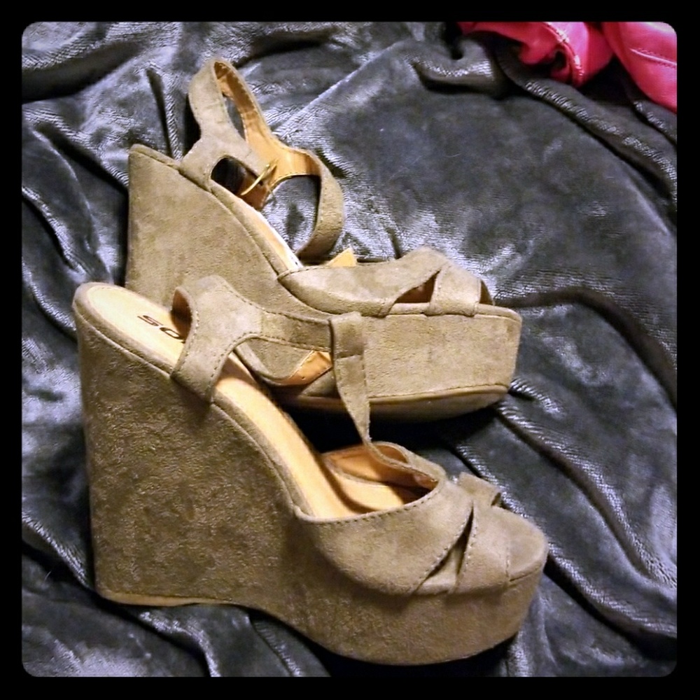 Tan colored wedges 5 or 6 inches